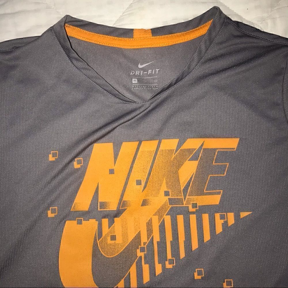 Nike Boys Dri-fit Shirt Size XL - Picture 2 of 3